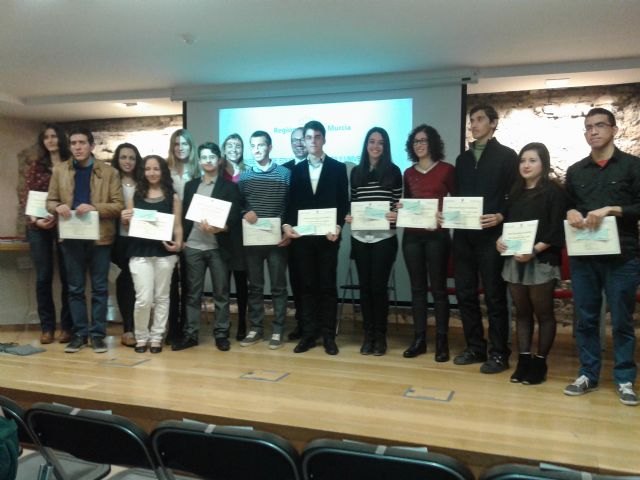 Educación entrega los Premios Extraordinarios de Bachillerato a los 13 mejores alumnos del curso 2013-2014 - 1, Foto 1