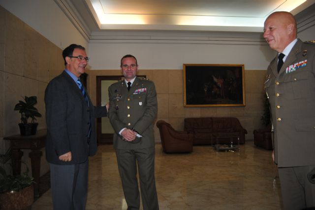 El delegado del Gobierno recibe al nuevo coronel jefe del Regimiento de Artillería Antiaérea nº 73 de Cartagena - 2, Foto 2