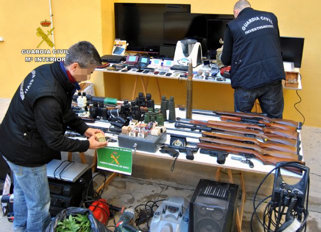 La Guardia Civil desmantela un clan familiar dedicado a robar en viviendas y a cultivar marihuana - 2, Foto 2