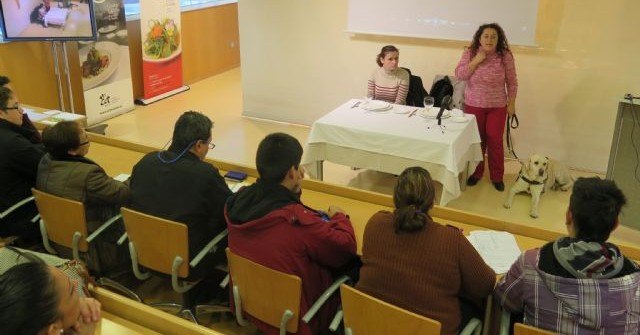 Alumnos de restauración del Centro de Cualificación Turística se forman en cómo dar servicio a personas con discapacidad visual - 1, Foto 1