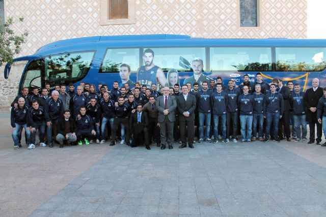 Rumbo a nuevas metas con el autobús UCAM - 1, Foto 1