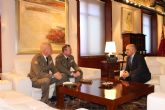 El presidente de la Comunidad recibe al nuevo coronel jefe del Regimiento de Artillera Antiarea N 73