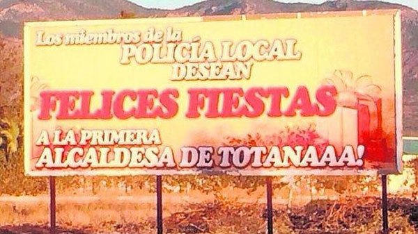 Los miembros de la Policía Local desean Felices Fiestas a la primera alcaldesa de Totanaaa!, Foto 1
