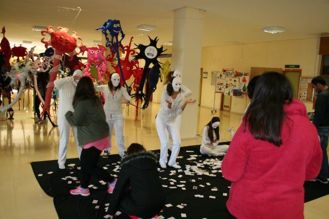 Proyecto artístico de estudiantes de Educación Infantil de la Universidad de Murcia para favorecer la alfabetización emocional en colegios - 2, Foto 2