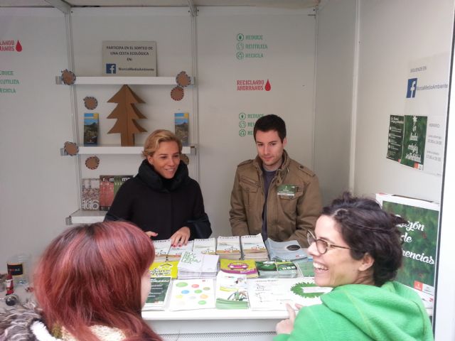 Medio Ambiente realiza esta tarde un taller de felicitaciones de Navidad con objetos reciclados - 1, Foto 1