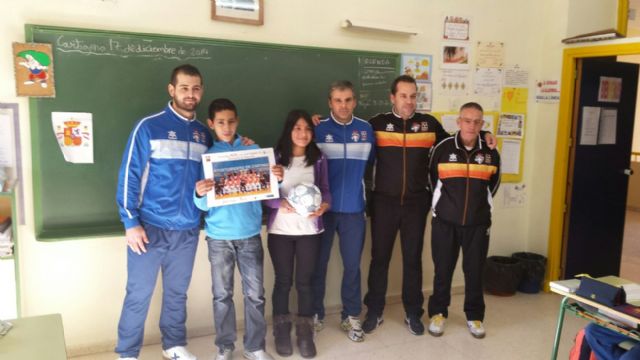 El Plásticos Romero, de visita en los centros que participaron en el MacroADE de fútbol sala - 3, Foto 3