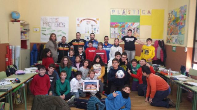 El Plásticos Romero, de visita en los centros que participaron en el MacroADE de fútbol sala - 5, Foto 5