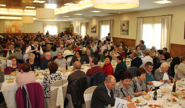 La tradicional ´Comida de los Mayores´ abre las Fiestas de Navidad - 2, Foto 2