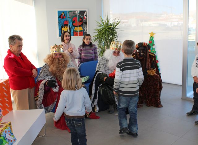 Los Reyes Magos visitan a los mayores del Centro de Día de Puerto Lumbreras - 2, Foto 2