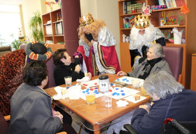 Los Reyes Magos visitan a los mayores del Centro de Día de Puerto Lumbreras - 3, Foto 3