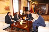 El jefe del Ejecutivo regional recibe al presidente de la Cmara de Comercio de Cartagena