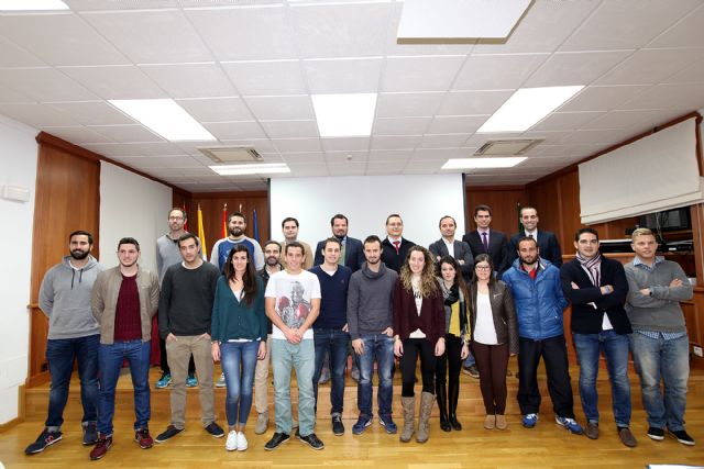 Pedro Reverte y Escalona, entre los alumnos del Máster de Dirección y Gestión de Entidades Deportivas - 1, Foto 1