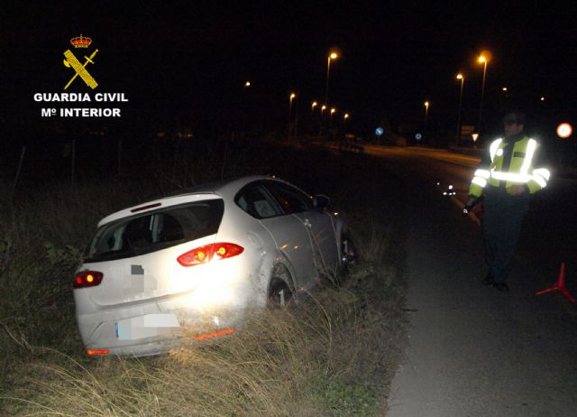 La Guardia Civil detiene al conductor de un turismo implicado en un accidente de circulación que triplicaba la tasa de alcohol - 2, Foto 2