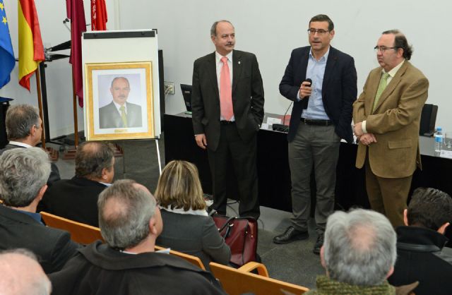 Incorporan el retrato del profesor Domingo Manzanares a la galería de decanos de la Facultad de Ciencias del Trabajo - 1, Foto 1