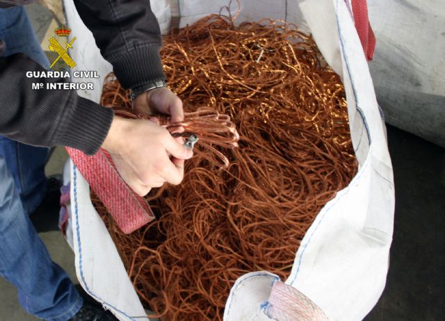 La Guardia Civil detiene a dos personas por la sustracción de gran cantidad de cable de cobre en Ceutí - 2, Foto 2