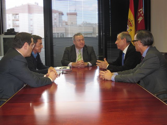 El consejero de Fomento se reúne con representantes de la empresa concesionaria del Tranvía de Murcia - 1, Foto 1