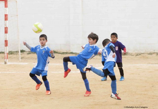 E.F. San Ginés 82 A y CD Dolorense caminan firmes por el título en infantiles - 1, Foto 1