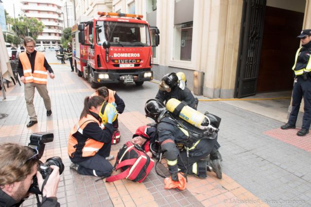 Un simulacro de incendio pone a prueba la evacuación del Edificio Administrativo - 3, Foto 3