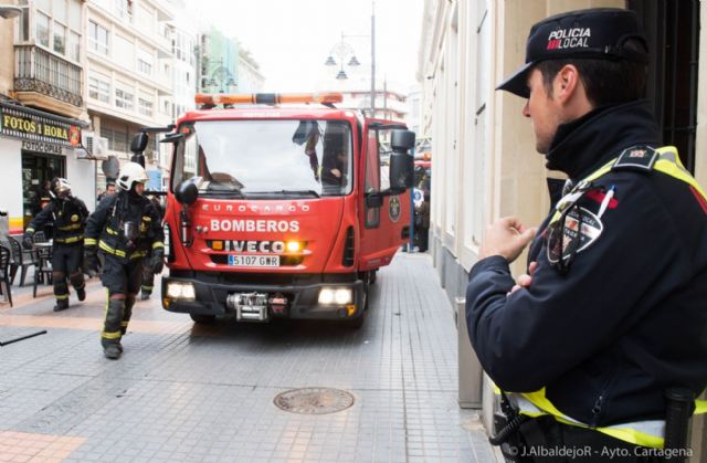 Un simulacro de incendio pone a prueba la evacuación del Edificio Administrativo - 5, Foto 5