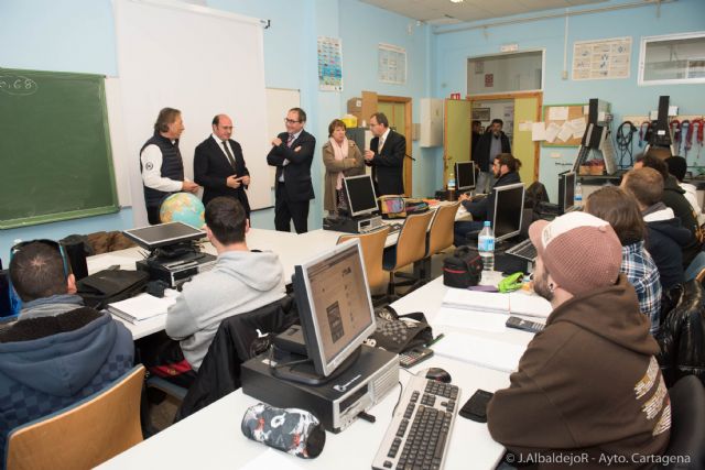 El consejero anuncia la licitación del nuevo colegio de La Aljorra y la ampliación de la Escuela de Idiomas - 4, Foto 4