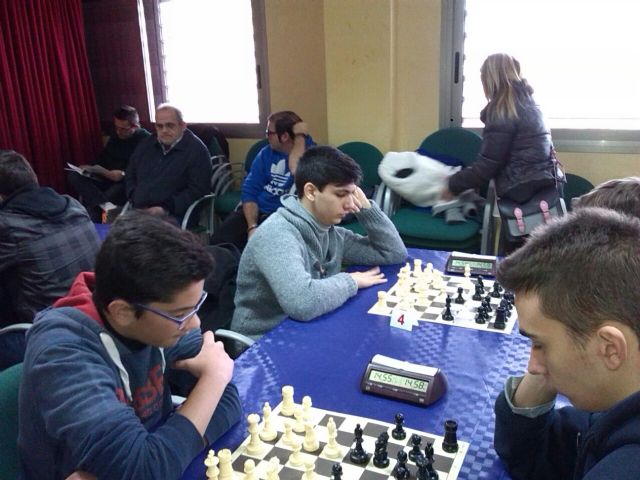 El IES Juan de la Cierva y el Colegio La Milagrosa consiguieron el segundo puesto en la final regional de ajedrez de Deporte Escolar - 2