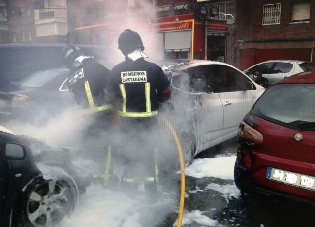 Arde un turismo en el aparcamiento del Cenit - 3, Foto 3