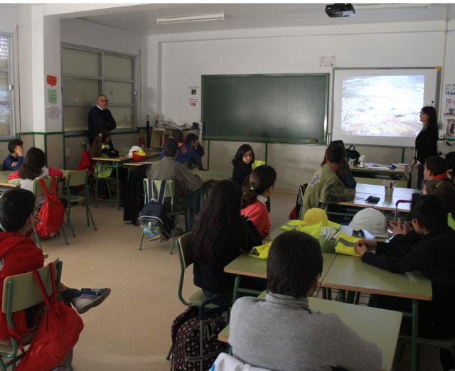 Los colegios Cruz de Piedra, Carmen Conde y Santa Ana participarán mañana en la reforestación del vertedero municipal - 1, Foto 1