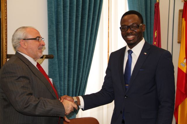 Un total de 36 profesionales guineanos especializarán su formación en la UCAM - 1, Foto 1