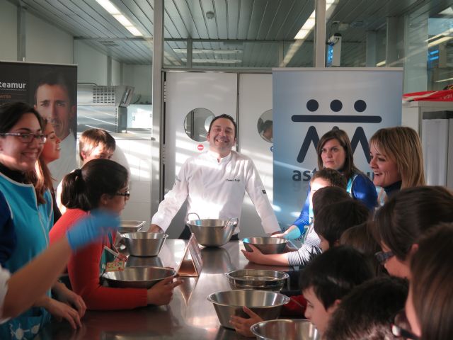 Taller de cocina en el CCT para niños de la Asociación Asteamur - 1, Foto 1