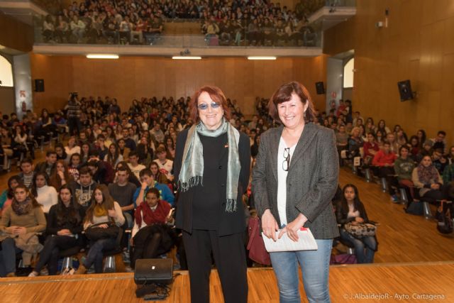 Rosa RegÃ s, segunda nominada al Premio Mandarache 2015 - 3, Foto 3