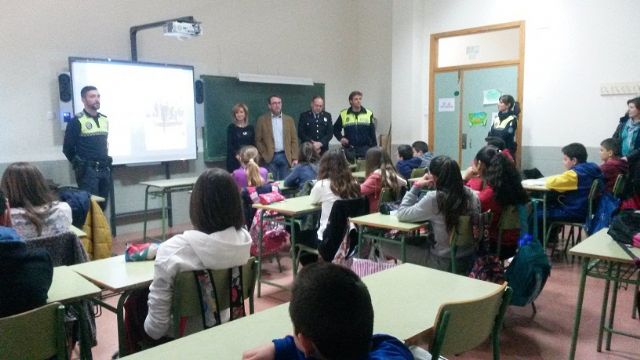 La Policía Local divulga entre los 1.150 alumnos de 1° de Secundaria del municipio la ordenanza de convivencia ciudadana y prevención de conductas antisociales - 2, Foto 2