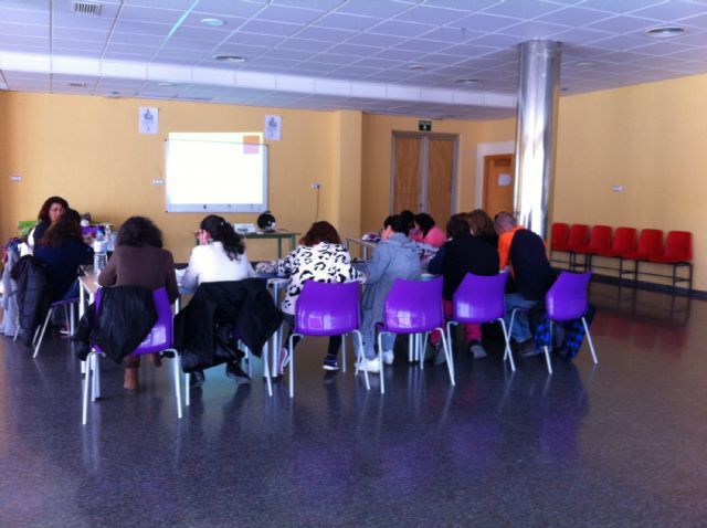 Curso en Alguazas sobre atención a personas dependientes en instituciones sociales - 2, Foto 2