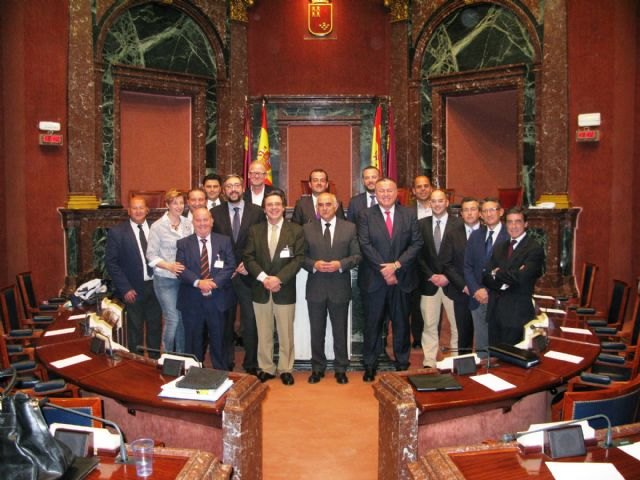 Bernabé pone de relieve que la nueva ley concede al transporte rango de derecho ciudadano - 1, Foto 1