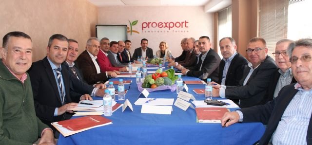 La consejera de Agricultura analiza con Proexport las aportaciones y demandas de productores y exportadores para mejorar la situación del sector - 1, Foto 1