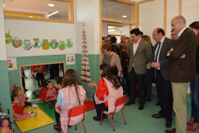 Pedro Antonio Sánchez: Es fundamental dar más y mejores servicios como esta escuela infantil a las familias de La Manga - 1, Foto 1