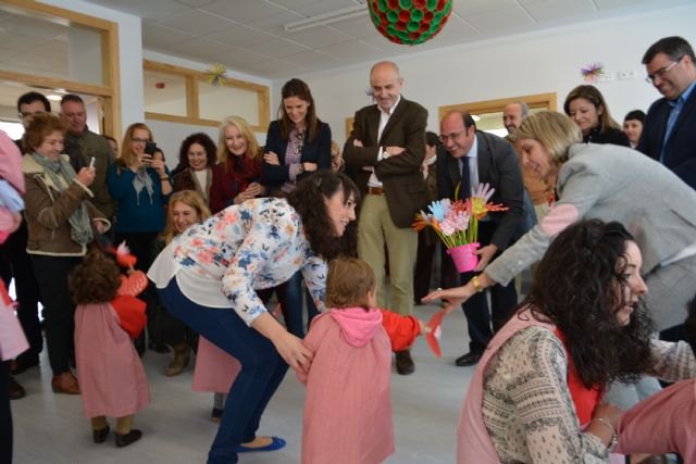 Pedro Antonio Sánchez: Es fundamental dar más y mejores servicios como esta escuela infantil a las familias de La Manga - 2, Foto 2