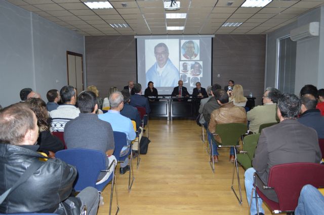 Profesores y cófrades rinden homenaje al profesor de Arquitectura Elías Hernández Albaladejo - 1, Foto 1