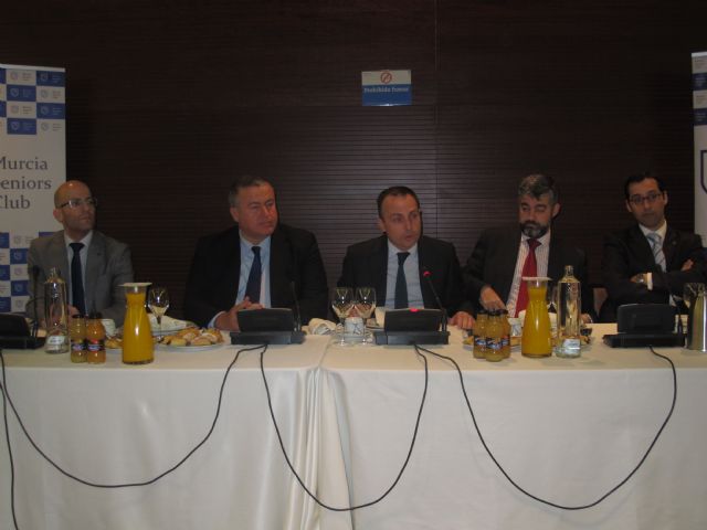 El consejero de Fomento participa en el desayuno-coloquio de ´Murcia Seniors Club´ - 1, Foto 1