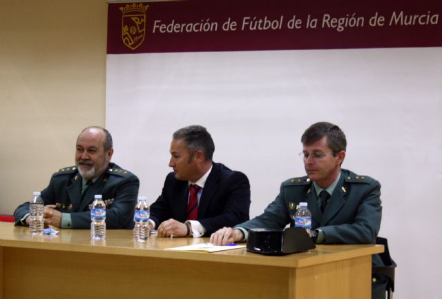 La Guardia Civil y la Federación de Fútbol de la Región de Murcia se unen para prevenir y perseguir la violencia en el fútbol - 1, Foto 1