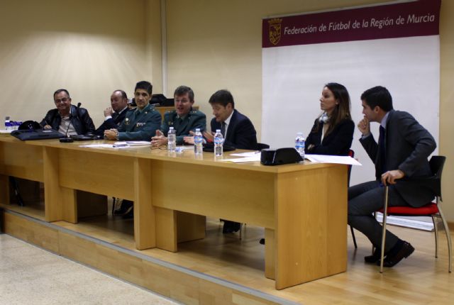 La Guardia Civil y la Federación de Fútbol de la Región de Murcia se unen para prevenir y perseguir la violencia en el fútbol - 3, Foto 3