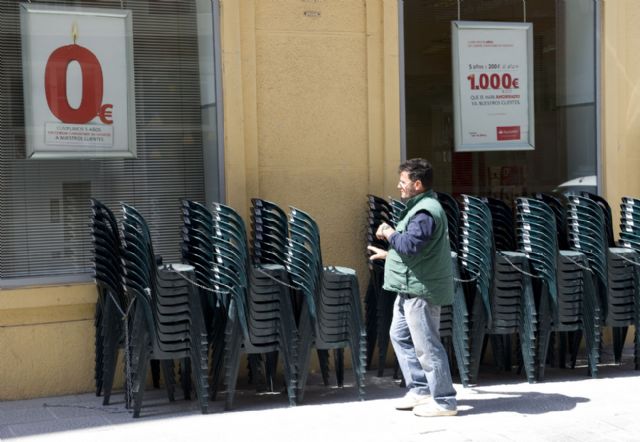 Las sillas de Semana Santa anuncian el inminente inicio de las procesiones - 1, Foto 1