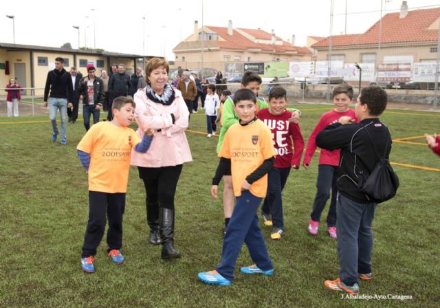 La alcaldesa visitó el campo de césped artificial de Los Belones - 5, Foto 5