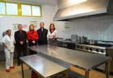 El alcalde y la concejala de Educación de Alguazas visitan el comedor del CEIP 