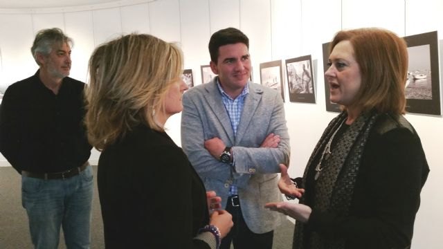 La Biblioteca Regional acoge una exposición de fotografías de José Luis Villaescusa dedicada a la pesca en el Mar Menor - 1, Foto 1