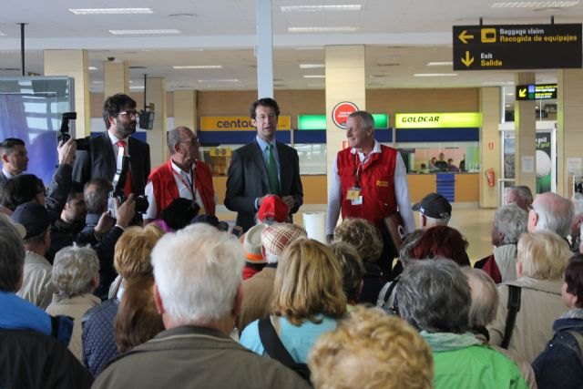 La Región recibe a los primeros turistas de la operativa austriaca que trae esta primavera a 8.000 visitantes - 1, Foto 1