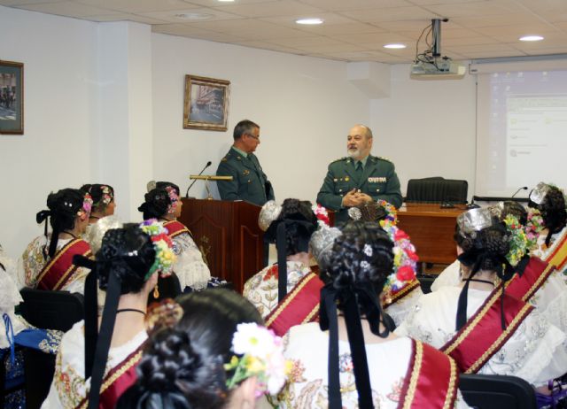 La Reina de la Huerta 2015 y sus damas de honor visitan las instalaciones de la Guardia Civil de Murcia - 1, Foto 1