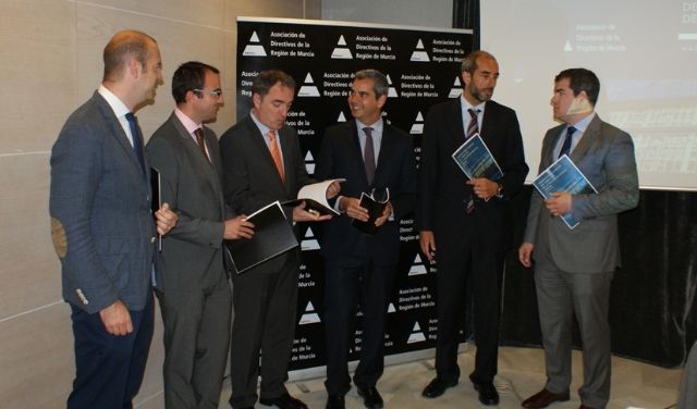 El 55% de los directivos murcianos prevé un aumento de la contratación en sus empresas este año - 1, Foto 1