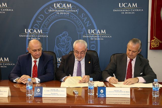 La UCAM y la Fundación Guardia Civil firman un acuerdo de colaboración en materia de formación e investigación - 1, Foto 1