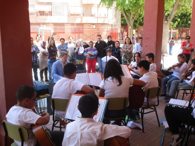 María Dolores Sánchez participa en la jornada de puertas abiertas del CEIP San Juan - 1, Foto 1