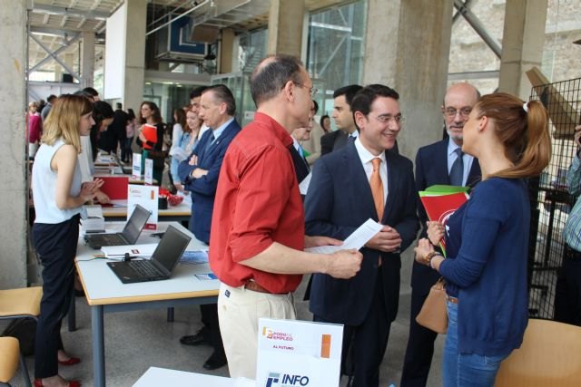 El consejero de Presidencia señala que la formación universitaria favorece notablemente una mayor inserción en el mercado laboral - 1, Foto 1